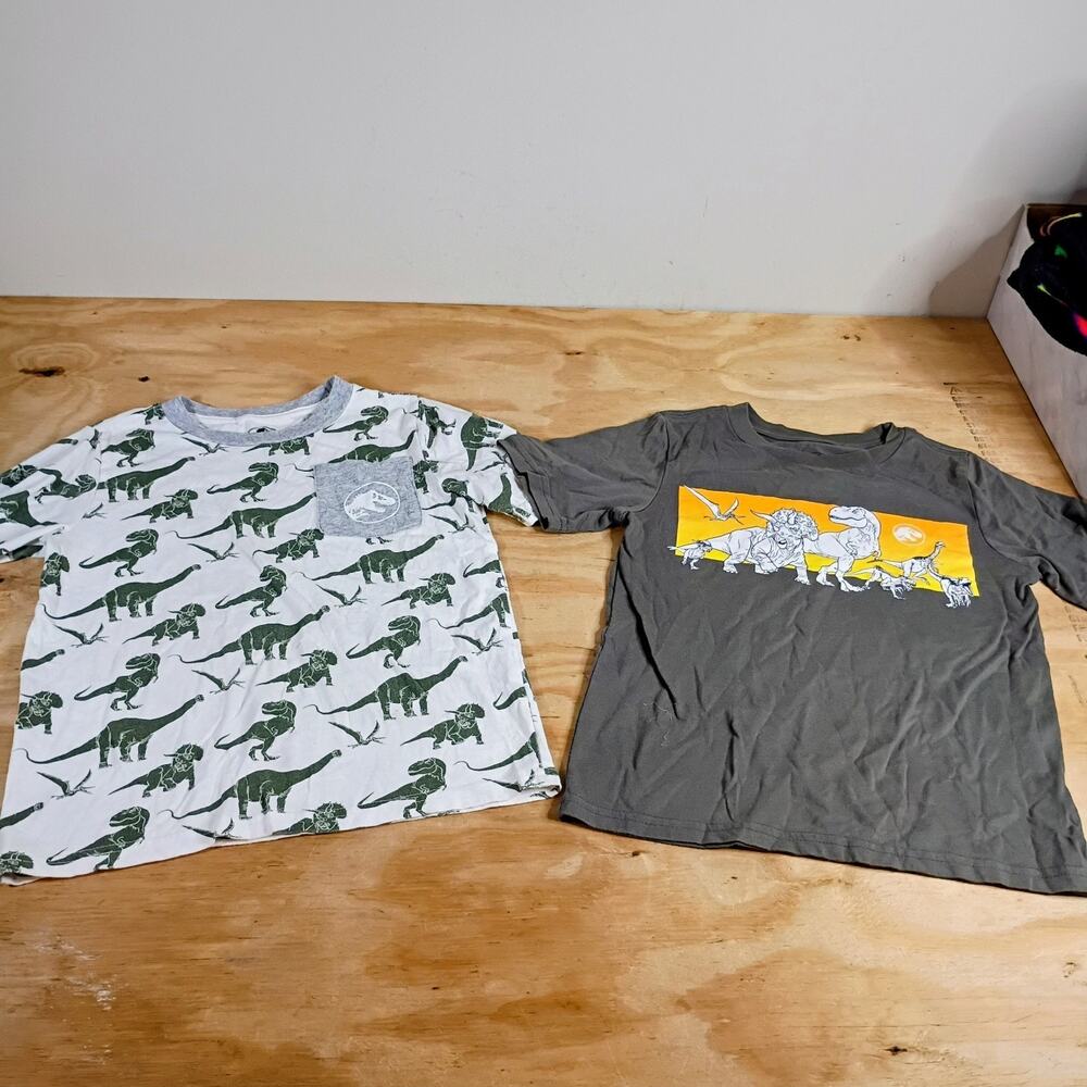 Jurassic World Boys Size 7 Lot 2 Dinosaur Graphic T-Shirts Short Sleeve Tees